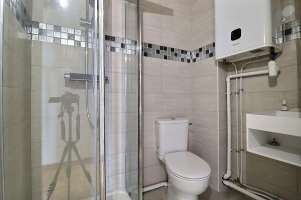 2 pièces rénové au dernier étage