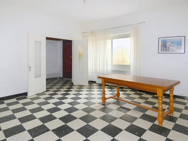 Maisons de village avec toit terrasse et appartement attenant plain pied indépendant actuellement loué