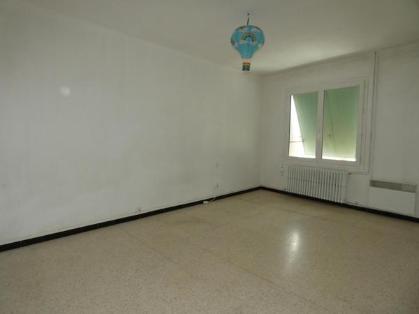 Maisons de village avec toit terrasse et appartement attenant plain pied indépendant actuellement loué