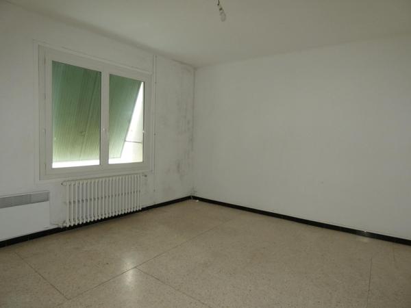 Maisons de village avec toit terrasse et appartement attenant plain pied indépendant actuellement loué