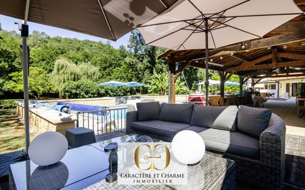 Sarlat-la-Canéda (24200) Propriété. Ancien hôtel restaurant + maison d'habitation.