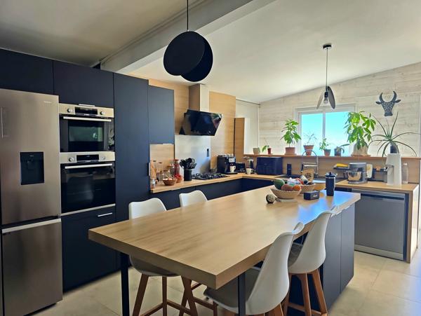 Maison
         8 pièces
        - 190 m² Bien prestige 680 000 € *
