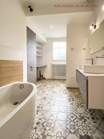 Nort sur Erdre  Maison Familiale 6 pièce(s) 134 m2, vie de plain-pied - sous-sol complet