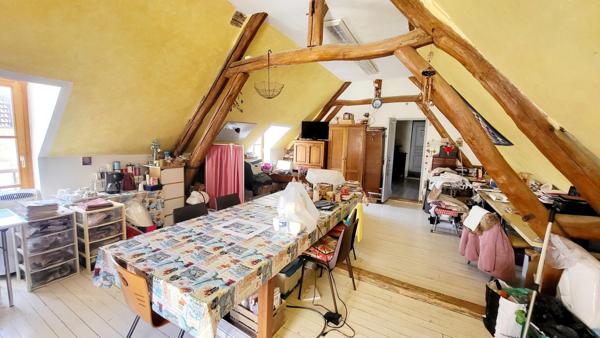 Longère 216 m² + gîte meublé de 50m² + garage + granges