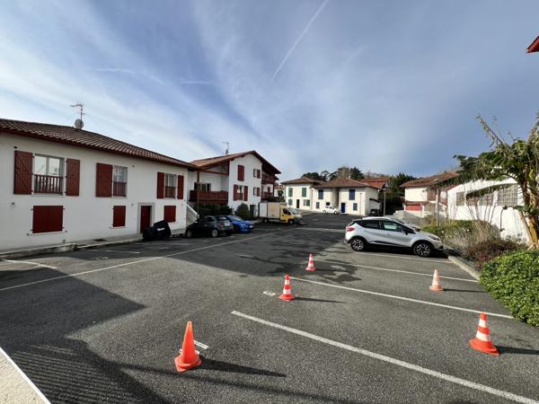 À vendre - Parking 1 place situé à Urrugne (64122)