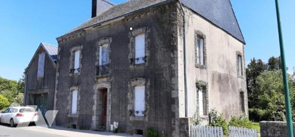 Maison 3 niveaux, 8 pièces
Garage, grange
Terrain