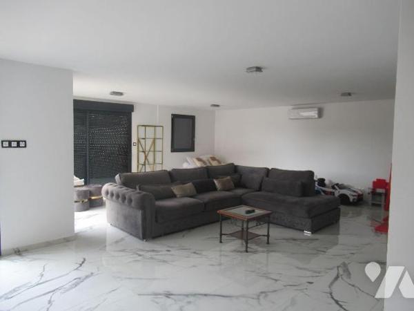 Maison a vendre sur sainte savine à proximité de tous les commerces et écoles. Maison construit...