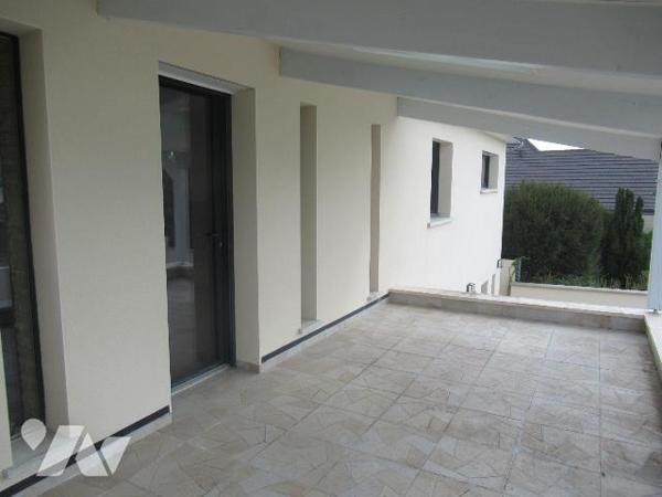 Maison a vendre sur sainte savine à proximité de tous les commerces et écoles. Maison construit...