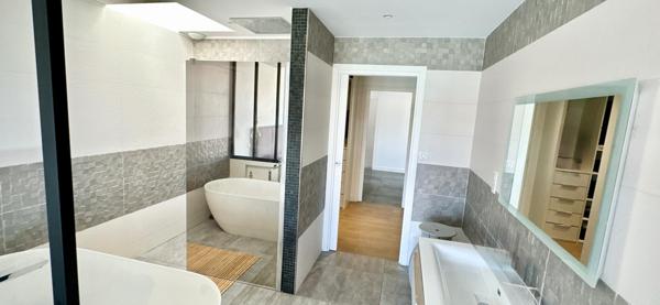 Villa contemporaine avec piscine – Orcet