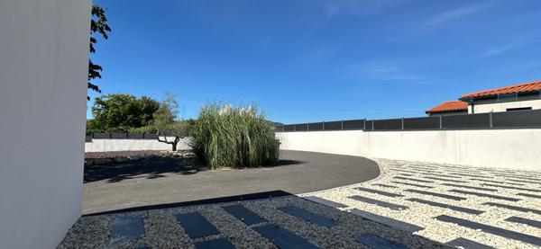 Villa contemporaine avec piscine – Orcet