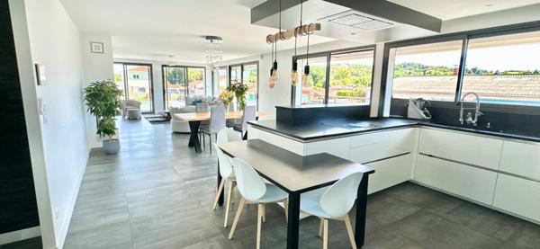 Villa contemporaine avec piscine – Orcet