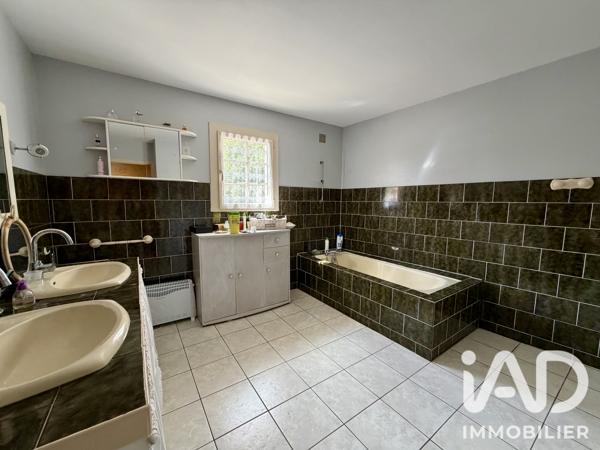 Maison à vendre 6 pièces 169 m² Saint-Aubin-le-Cloud
