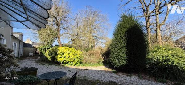 CANDÉ - DEMEURE  en pierre du XV - XVIII - XIX siècles  - 7 chambres - parcelle 1 241 m²