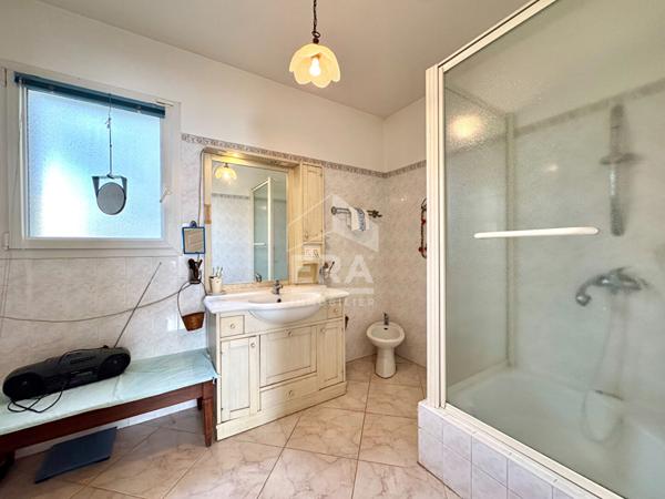 Maison Six Fours Les Plages 4 pièce(s) 137 m2