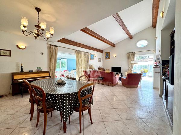 Maison Six Fours Les Plages 4 pièce(s) 137 m2