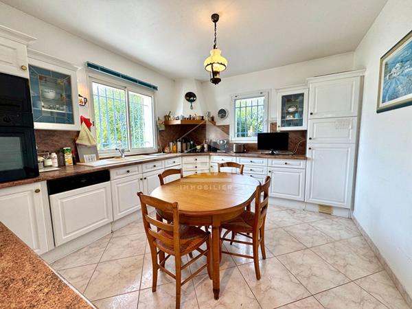 Maison Six Fours Les Plages 4 pièce(s) 137 m2