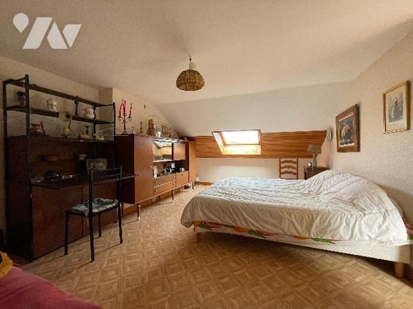 À vendre – Maison familiale avec terrain de plus de 2 500 m² avec mare – Le Mesnil-en-Vallée