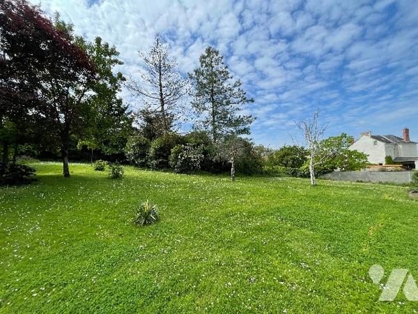 À vendre – Maison familiale avec terrain de plus de 2 500 m² avec mare – Le Mesnil-en-Vallée