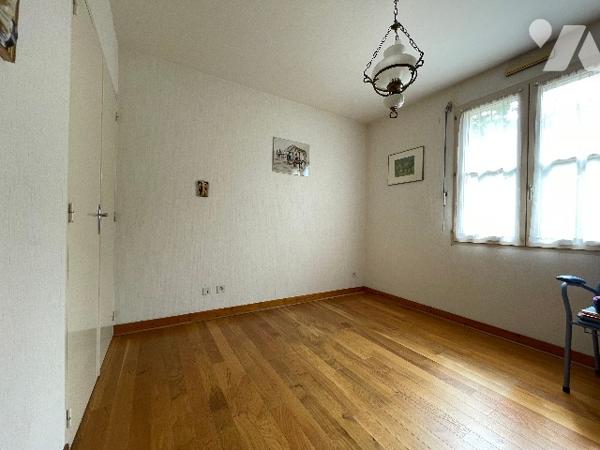 À vendre – Maison familiale avec terrain de plus de 2 500 m² avec mare – Le Mesnil-en-Vallée