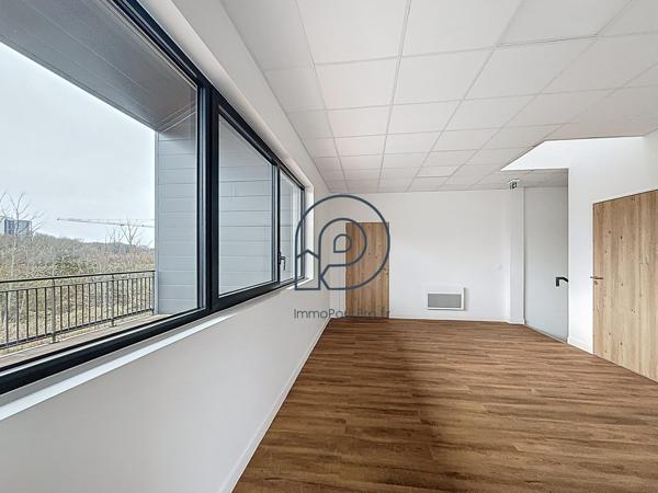 Tourcoing – Cellule neuve 370 m² (entrepôt + bureaux) – À vendre