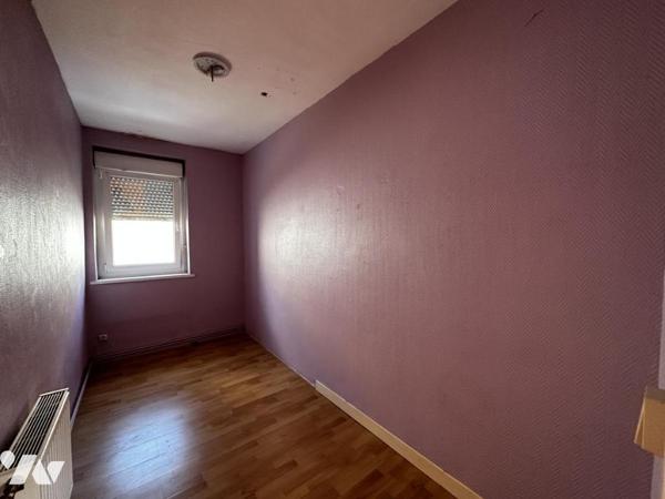 Maison de ville à conforter sur CALAIS PETIT COURGAIN 