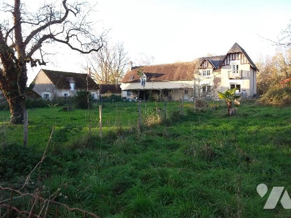 PROPRIETE AVEC UN GITE INDEPENDANT SUR 5 HA DE TERRAIN AVEC UNE MARE