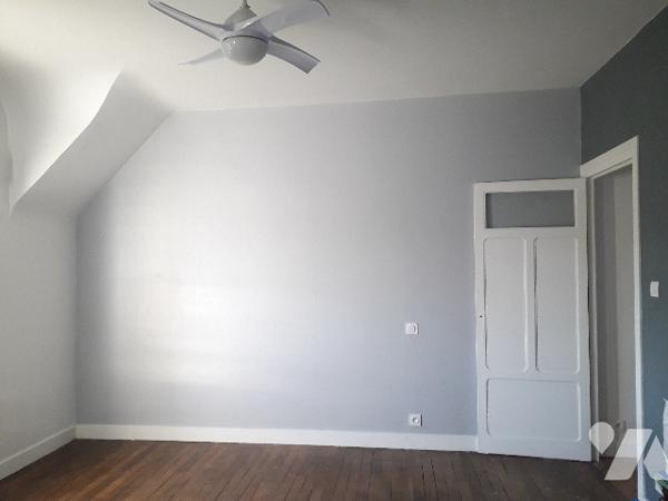 PROPRIETE AVEC UN GITE INDEPENDANT SUR 5 HA DE TERRAIN AVEC UNE MARE