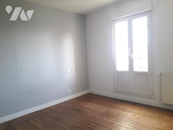 PROPRIETE AVEC UN GITE INDEPENDANT SUR 5 HA DE TERRAIN AVEC UNE MARE