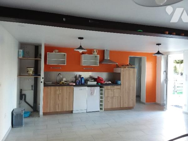 PROPRIETE AVEC UN GITE INDEPENDANT SUR 5 HA DE TERRAIN AVEC UNE MARE