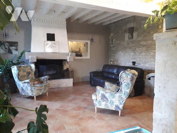 PROPRIETE AVEC UN GITE INDEPENDANT SUR 5 HA DE TERRAIN AVEC UNE MARE