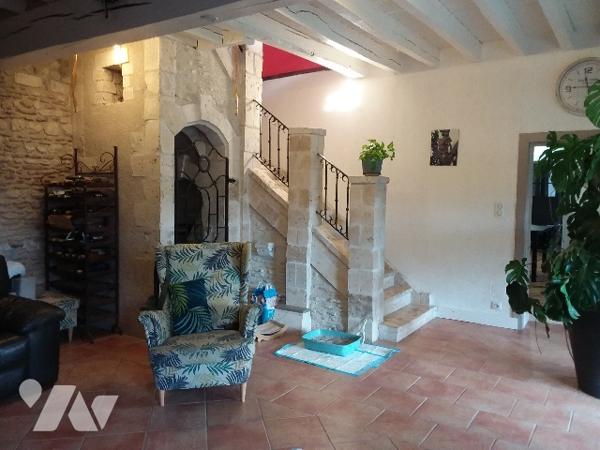 PROPRIETE AVEC UN GITE INDEPENDANT SUR 5 HA DE TERRAIN AVEC UNE MARE