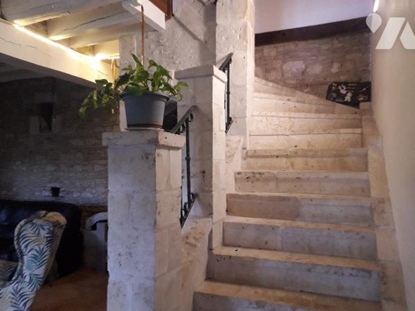 PROPRIETE AVEC UN GITE INDEPENDANT SUR 5 HA DE TERRAIN AVEC UNE MARE