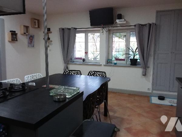 PROPRIETE AVEC UN GITE INDEPENDANT SUR 5 HA DE TERRAIN AVEC UNE MARE