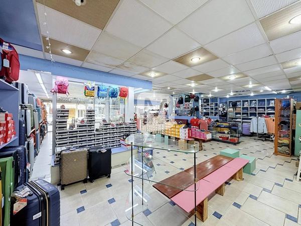 Dpt Guyane (973), à vendre CAYENNE immeuble mixte commerce + habitation de 294,31 m²