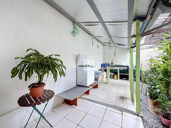 Dpt Guyane (973), à vendre CAYENNE immeuble mixte commerce + habitation de 294,31 m²