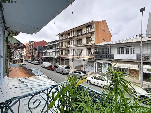 Dpt Guyane (973), à vendre CAYENNE immeuble mixte commerce + habitation de 294,31 m²