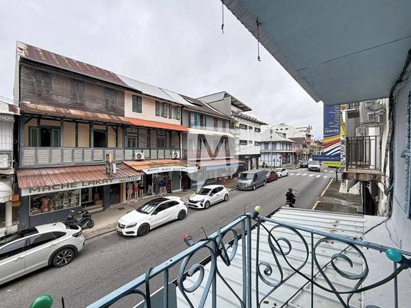 Dpt Guyane (973), à vendre CAYENNE immeuble mixte commerce + habitation de 294,31 m²