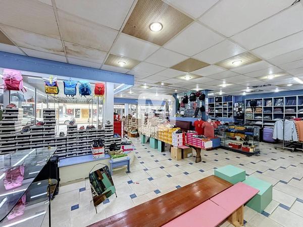 Dpt Guyane (973), à vendre CAYENNE immeuble mixte commerce + habitation de 294,31 m²