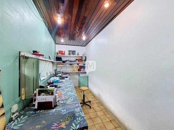 Dpt Guyane (973), à vendre CAYENNE immeuble mixte commerce + habitation de 294,31 m²