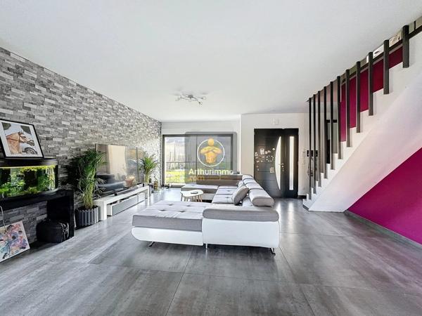 Vente Maison 8 pièces 210 m2 à Brie-Comte-Robert