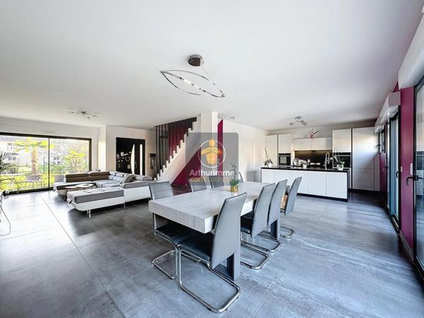 Vente Maison 8 pièces 210 m2 à Brie-Comte-Robert