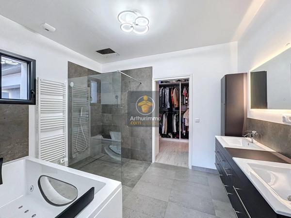 Vente Maison 8 pièces 210 m2 à Brie-Comte-Robert