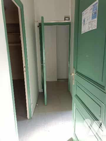 À Vendre – Ensemble Immobilier avec jardin, local commercial indépendant et stationnements.