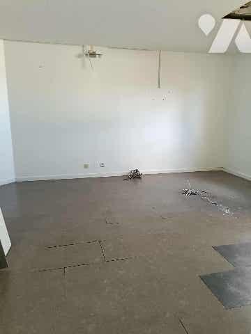 À Vendre – Ensemble Immobilier avec jardin, local commercial indépendant et stationnements.