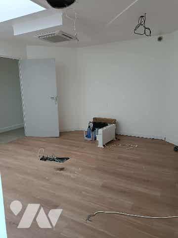 À Vendre – Ensemble Immobilier avec jardin, local commercial indépendant et stationnements.