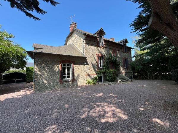 COUP DE COEUR - Maison de charme en pierres avec 2 gites - Terrain avec piscine