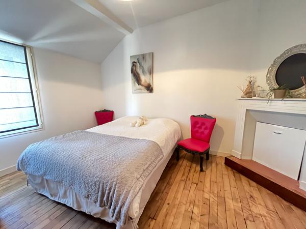 COUP DE COEUR - Maison de charme en pierres avec 2 gites - Terrain avec piscine