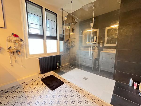 COUP DE COEUR - Maison de charme en pierres avec 2 gites - Terrain avec piscine