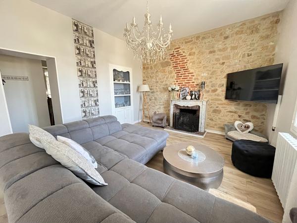COUP DE COEUR - Maison de charme en pierres avec 2 gites - Terrain avec piscine