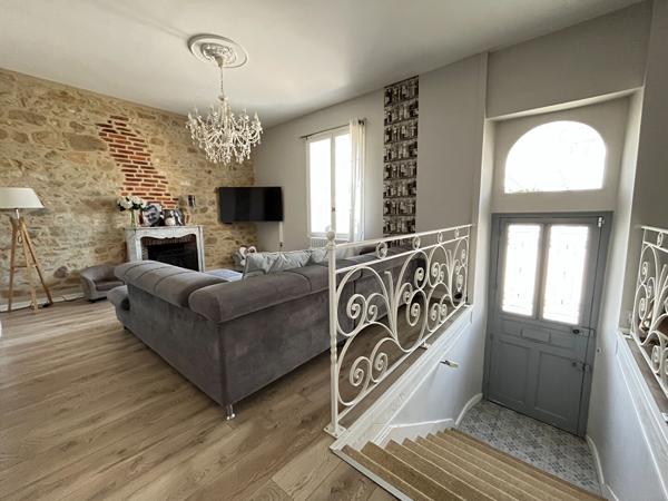 COUP DE COEUR - Maison de charme en pierres avec 2 gites - Terrain avec piscine